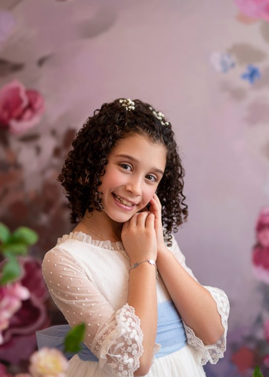 foto de niña de comunion en estudio
